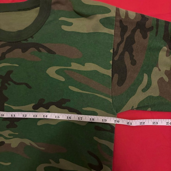 ✨bundle for $3✨camo crop top - Picture 4 of 6